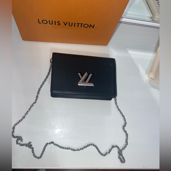 Louis Vuitton Twist Belt Chain Wallet Crossbody Bag - Picture 2 of 9